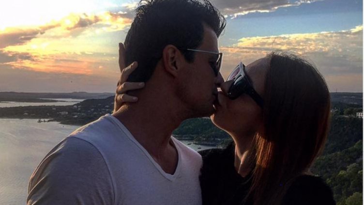 Мика Стоичкова дари Камата с внучка