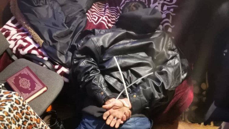 Във Варна задържаха полицай менте