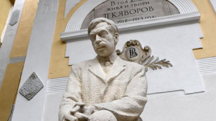 На показ: Пистолетът, с който Лора се уби заради Яворов