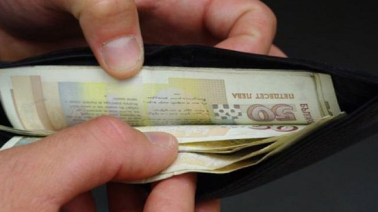 Учителка намери пари на улицата и ги предаде