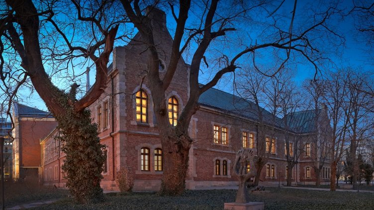 Варненската галерия и нейният филиал отворят врати с вход свободен за всички свои изложби