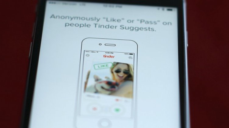 Как Facebook може да причини повече самотни нощи