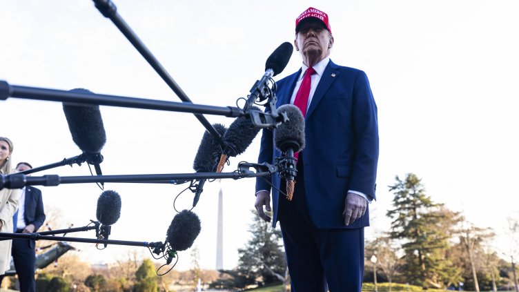 Тръмп: Зеленски може да се върне, когато е готов за мир