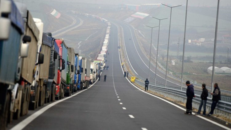 Блокадата остава – до Великден, до лятото!