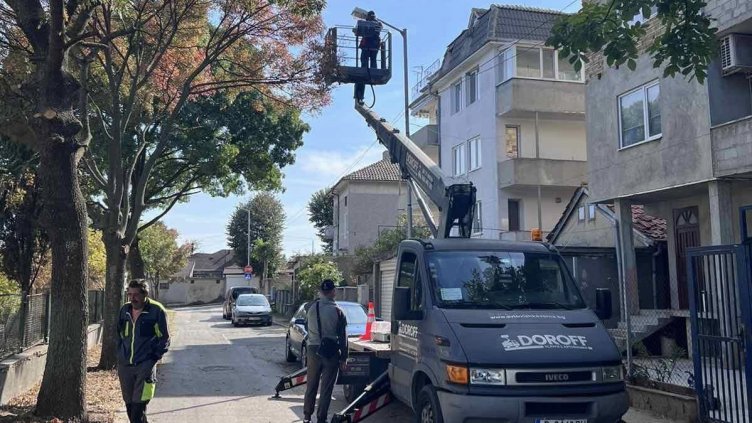 Подменят уличното осветление в "Галата"