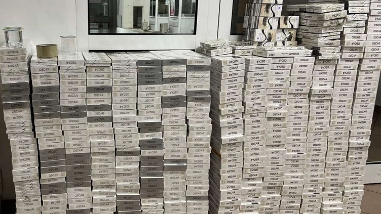 Близо 100 000 къса контрабандни цигари задържаха на МП "Лесово"
