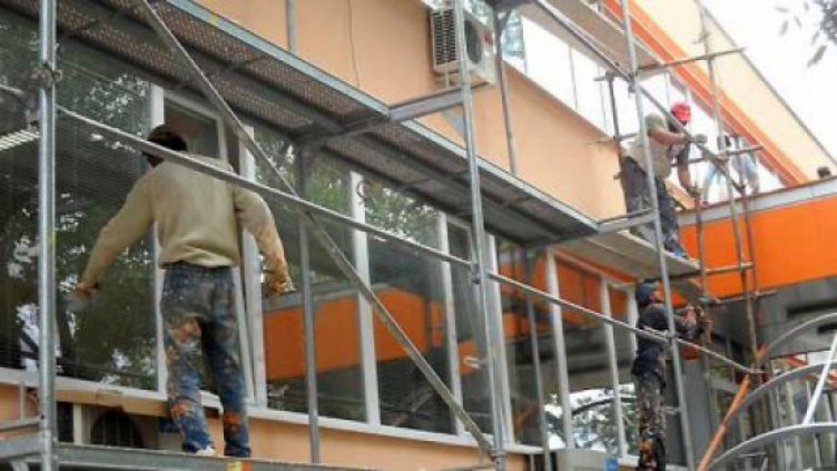 Регионалното министерство ремонтира 435 училища, детски градини и комплекси