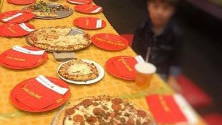 Хиляди пожелания за Теди... 32 деца го оставиха сам на рождения му ден!