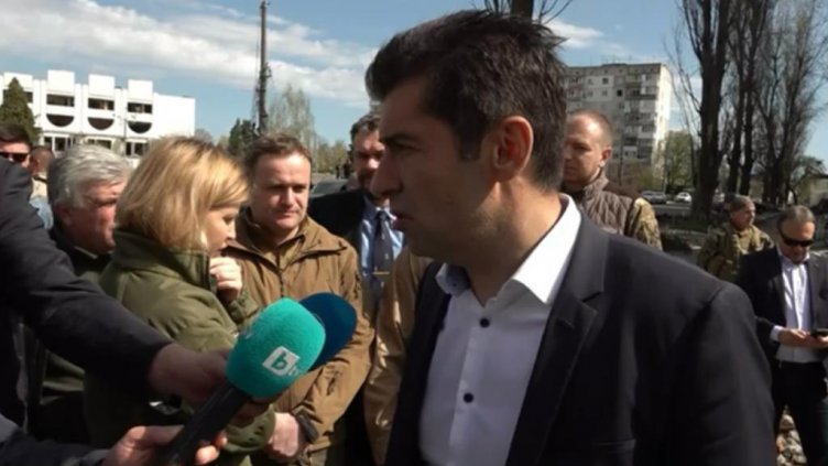 Кирил Петков в Бородянка: Като част от демократичния свят не можем да бъдем безучастни към войната в Украйна