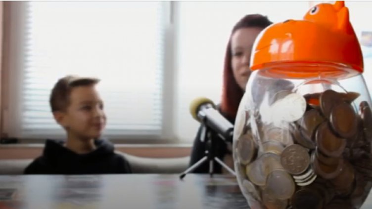 Третокласник дари спестяванията си на болницата в Добрич