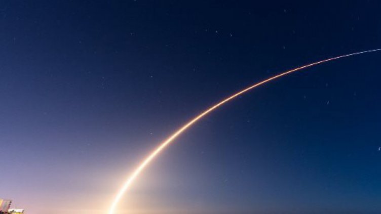 Капсула на ”Спейс екс” се завърна с товар от МКС