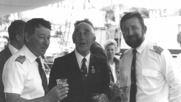 ИВАН ГЕОРГИЕВ – ЗЪБАТА, и кап.Тома Томов (вдясно).