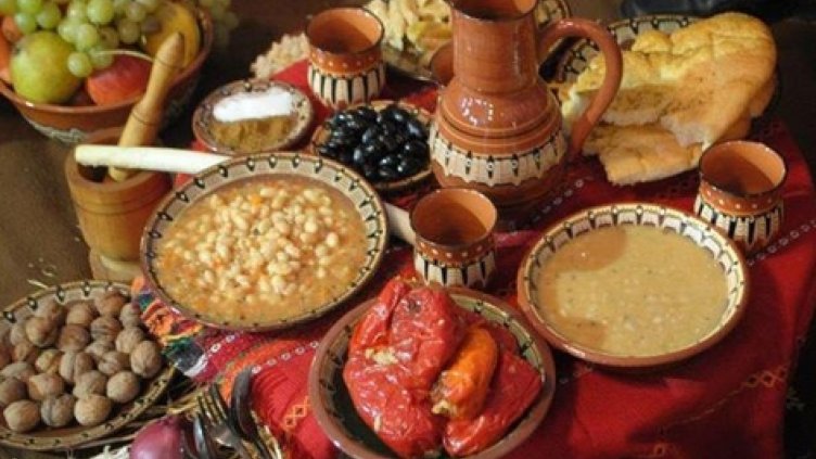Хранителни продукти раздават на бедни преди Коледа