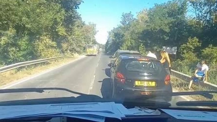 Катастрофа затруднява движението по пътя Варна-Бургас край Приселци