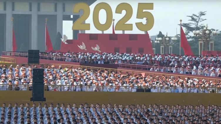 Китай демонстрира мощ с парада по случай края на Втората световна война (ВИДЕО)