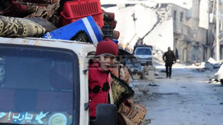 Последната автоколона с бунтовници и цивилни напусна Източно Алепо