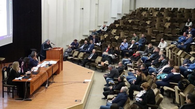 Общинският съвет във Варна решава за колите в Морската градина