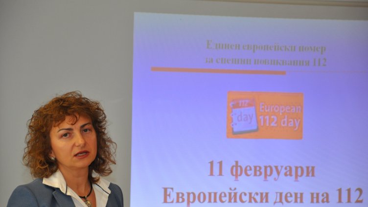 На тел. 112 поръчват такси, питат как се прави пица