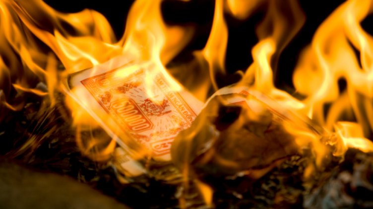 Азиатци горят пари в навечерието на Годината на козата