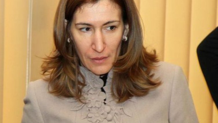 Министър Ангелкова погна хотелите, в които се биха за храна