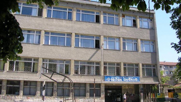 Пак местят ученици и през новата учебна година във Варна