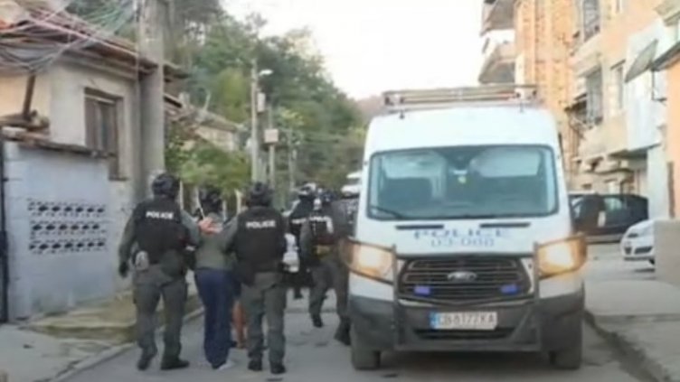 Акция във Варна: Двама са арестувани за търговия с вот в "Аспарухово"