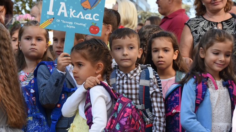 Удари първият звънец в ОУ &quot;Захари Стоянов&quot; (СНИМКИ)