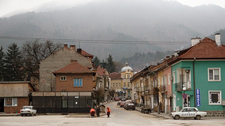 Още един, пил от отровната ракия – в болница