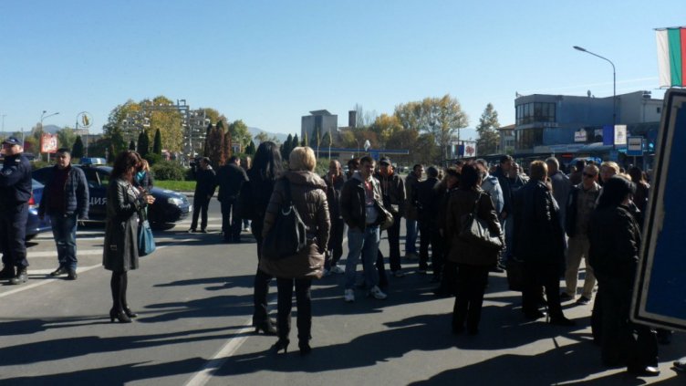 Протест блокира за кратко пътя за Маказа