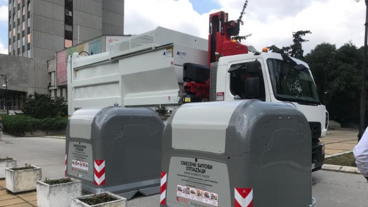 Варна тъне в боклуци. Фирмата: Градът вижда ефекта от новата система за сметопочистване