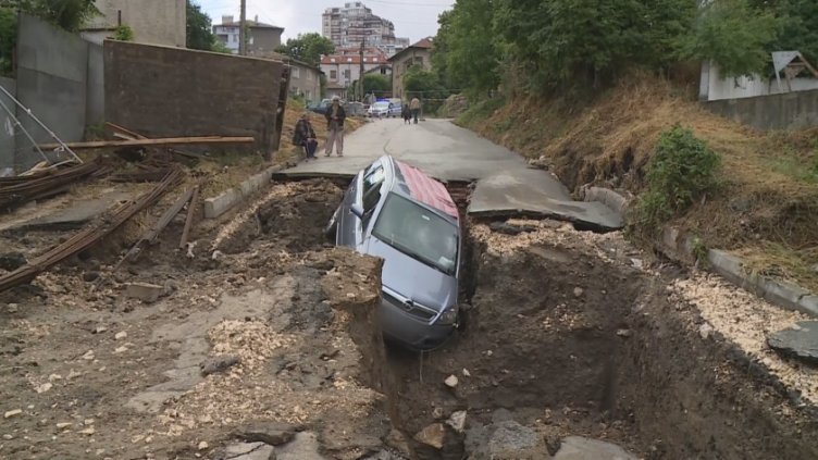 Буря нанесе сериозни поражения в Русе и на плажа в Крайморие