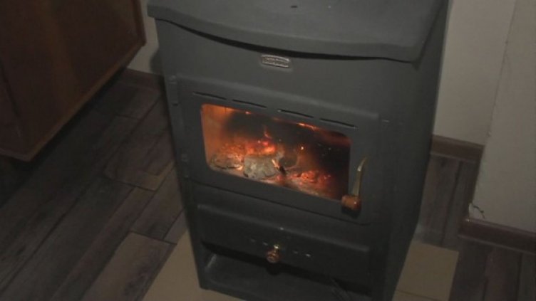 Печка на твърдо гориво затри 11-годишно момче от ромска махала