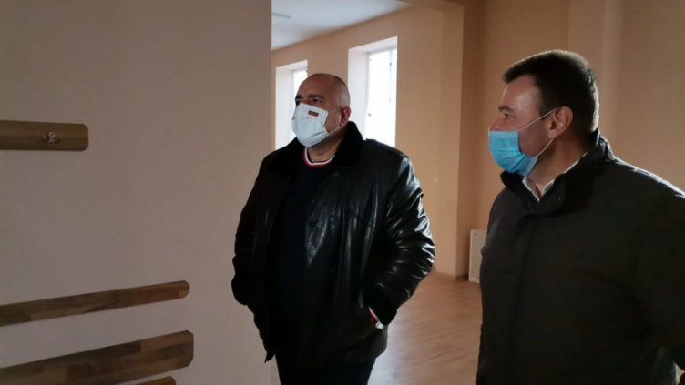 Залите за извънкласни дейности отварят от 4 февруари