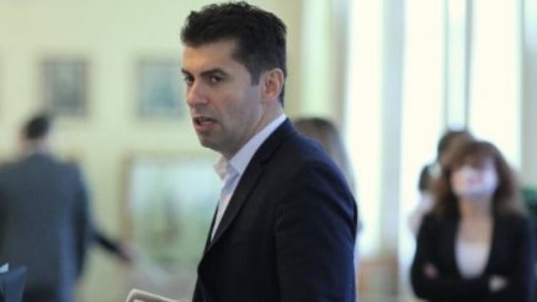 КС подхвана "канадеца", иска от Радев декларацията му, че е българин