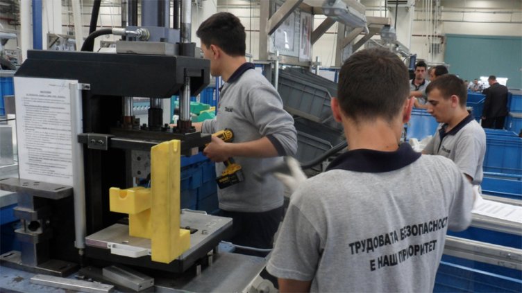 Синдикатите заплашват с протести, ако бъде премахната надбавката за стаж