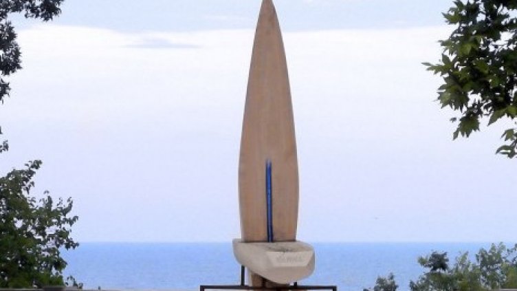 Демонтират монумент във Варна