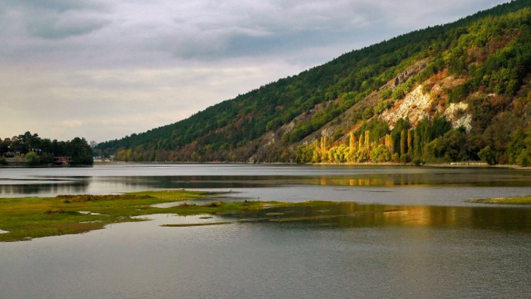 Жена се хвърли с колата си в Панчаревското езеро