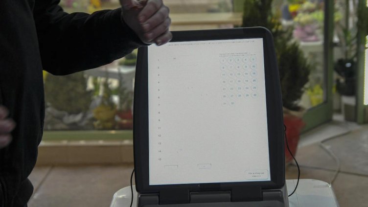 Машинната бюлетина – с криптограма, показваща къде е напечатана