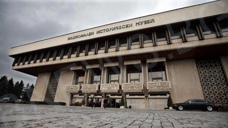 НИМ увеличава заплатите на своите служители