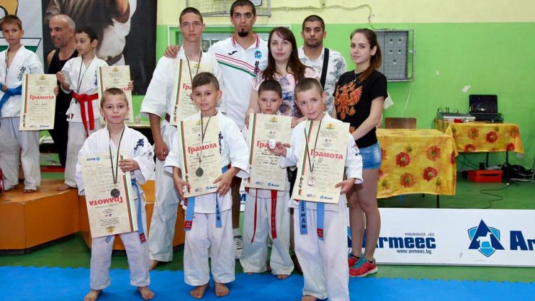 Варненци взеха отличия и в &ldquo;Купа Ояма&rdquo;