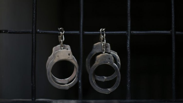 Спипах мъж, докато продавал марихуана между етажите