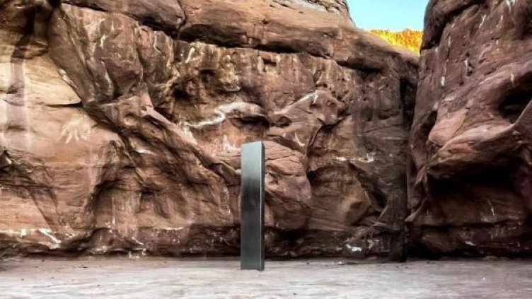 Мистерията продължава: Монолитът цъфна до замък