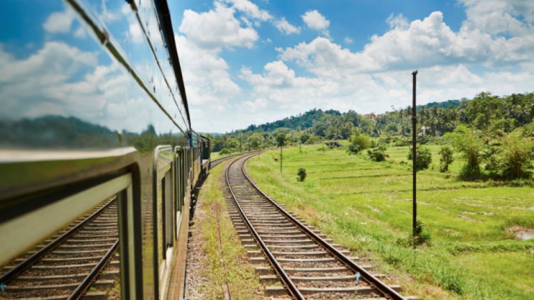 Влак прегази 23-годишна жена