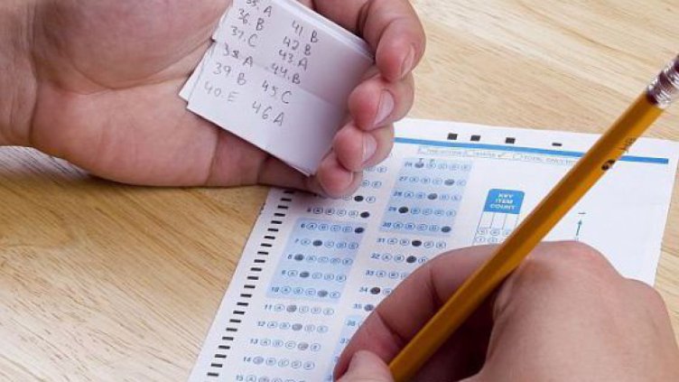 Прокуратурата: Не е престъпление, ако ученик разпространи отговорите