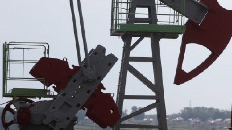 Ще спечели ли икономиката ни от евтиния петрол?