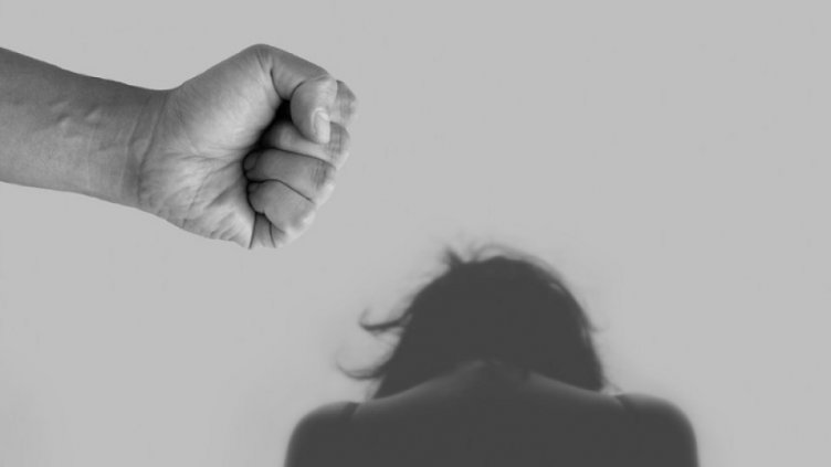 Закопчаха 34-годишен, бил бременната си приятелка