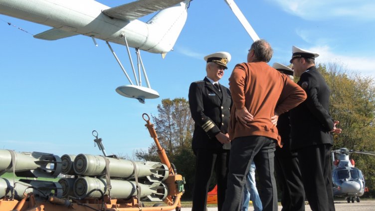С военен ритуал отбелязаха 58-ата годишнина от създаването на Военноморското вертолетно формирование