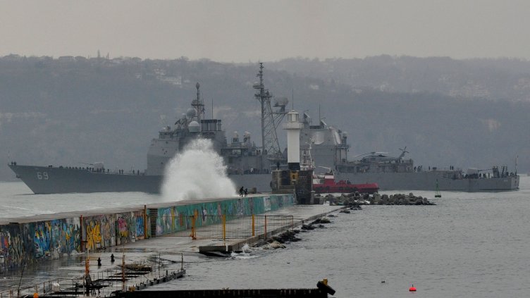 Корабите на НАТО отплаваха към Констанца (СНИМКИ)