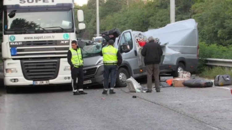 Зверска катастрофа между бус и тир край Русе