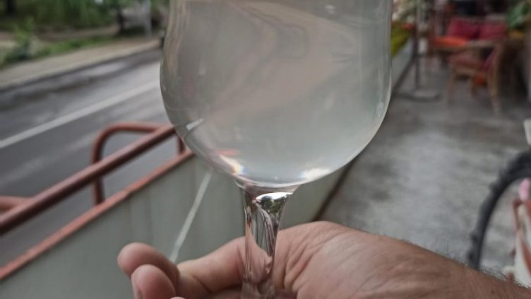 Освен мътна и кална – водата в Добрич се оказа и бъкана с много опасни бактерии